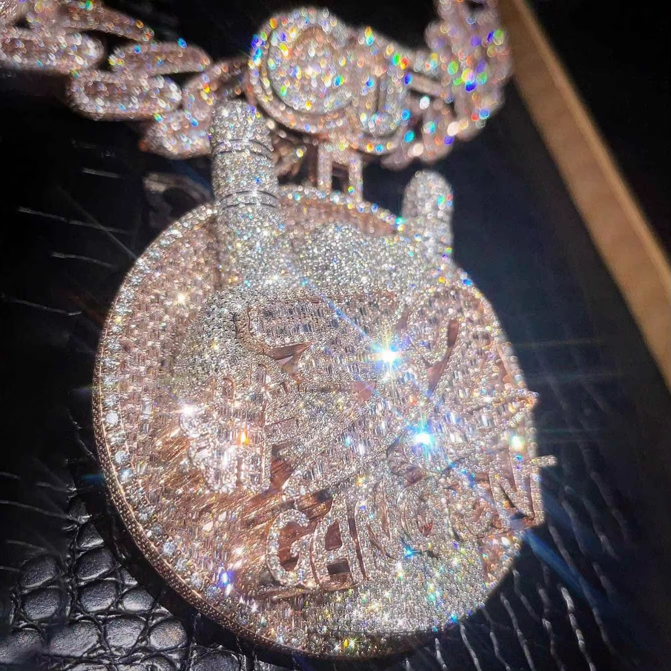 Custom hip hop style 925 silver VVS moissanite chain disc letter pendant Gubanlink