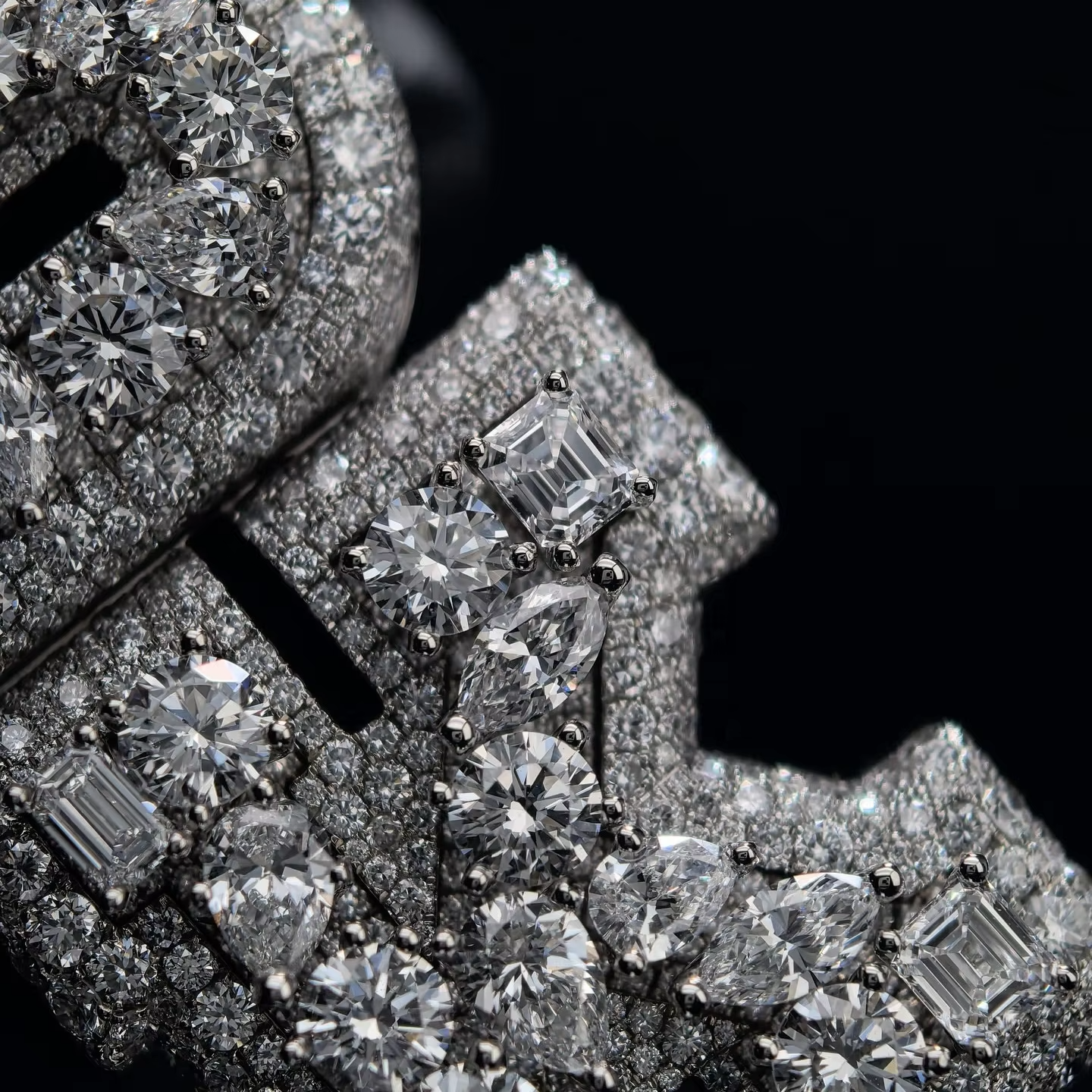 Icy Crystal Custom High Fancy Cut Silver and Moissanite Letter Pendant Gubanlink