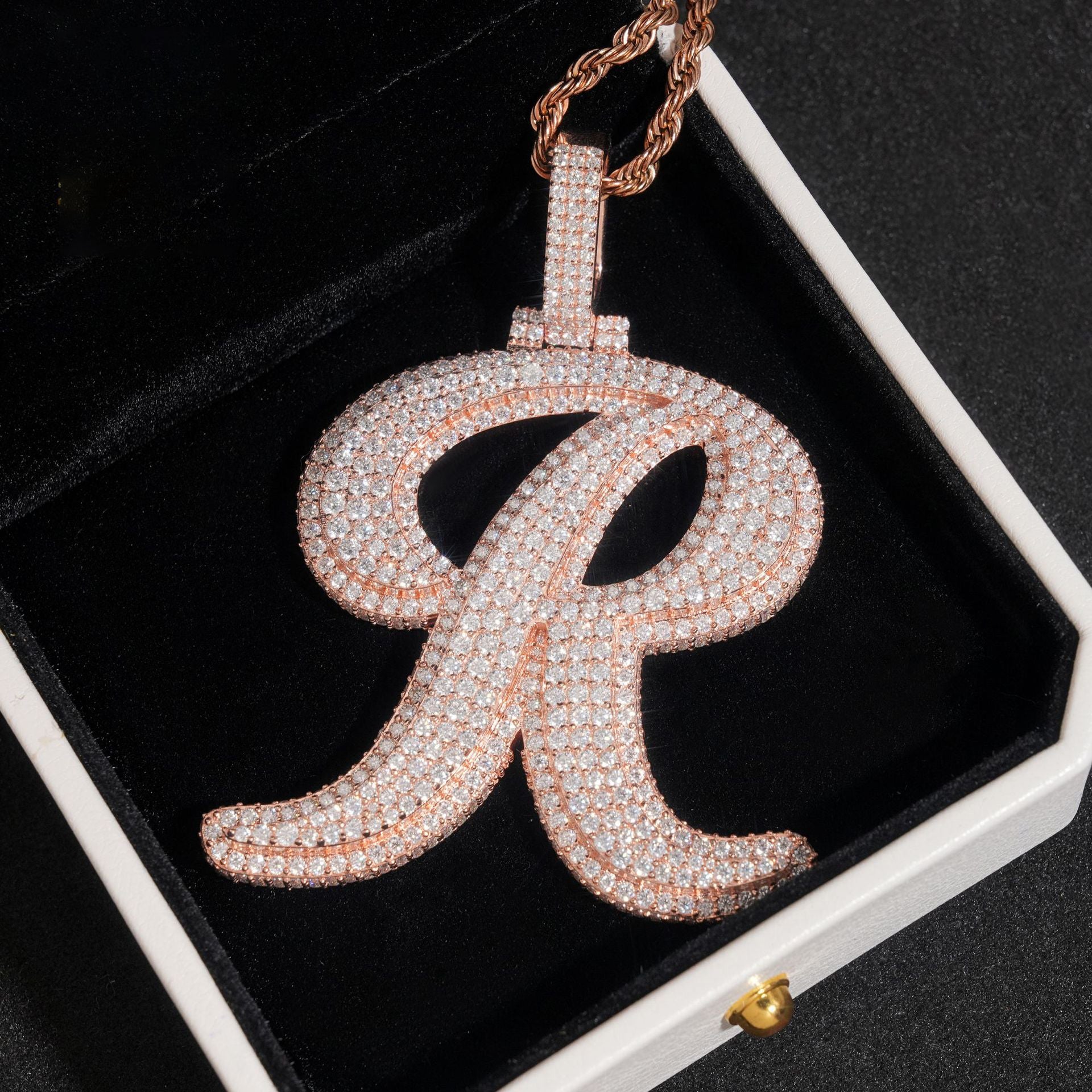 Custom Letter R Moissanite Pendant gubanlink