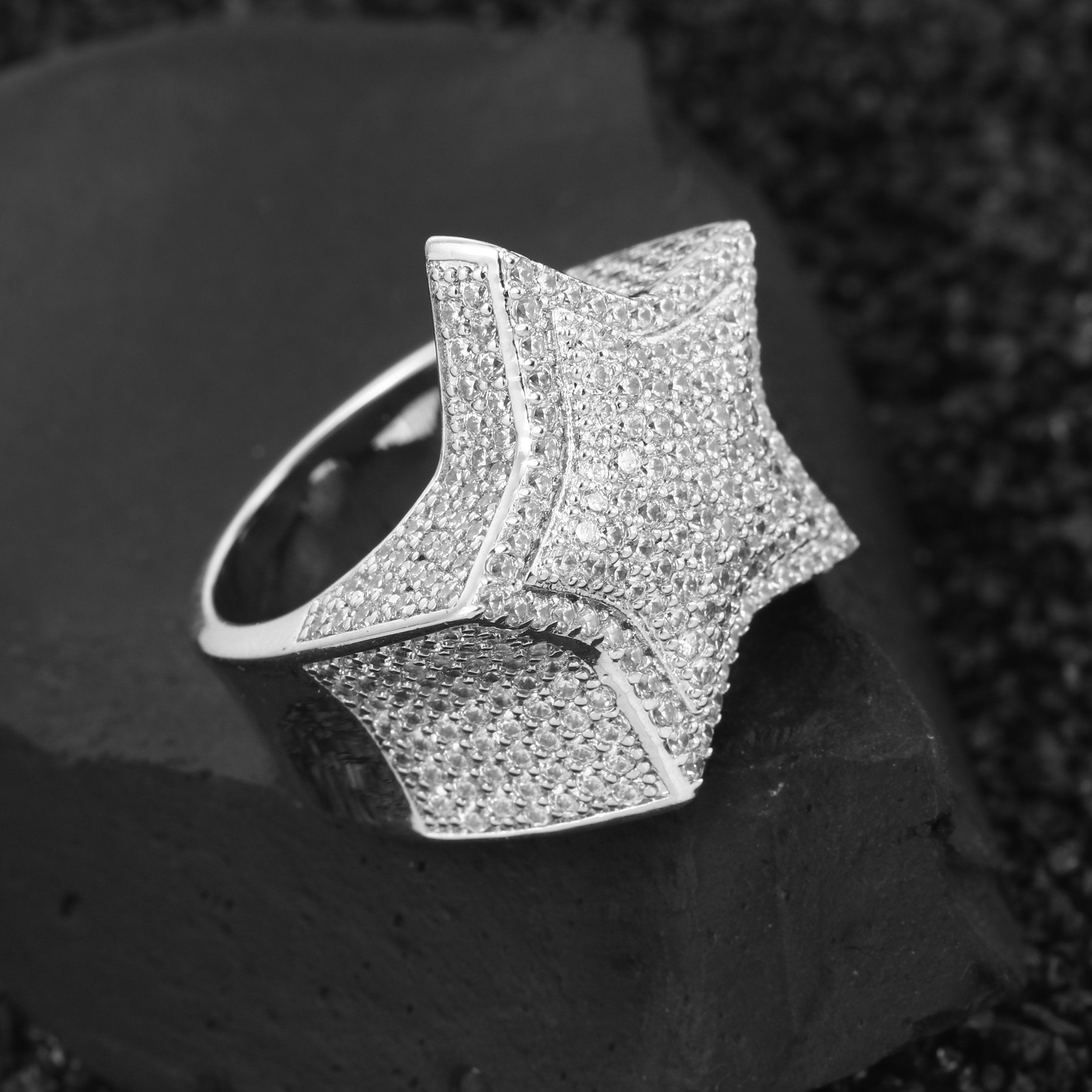 White Gold Star Ring Thegoldlinks
